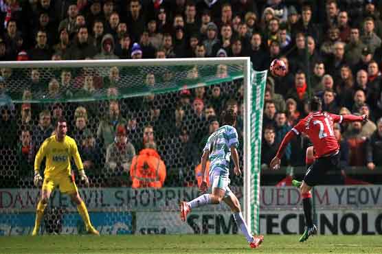 Football: Herrera, Di Maria give United FA Cup win