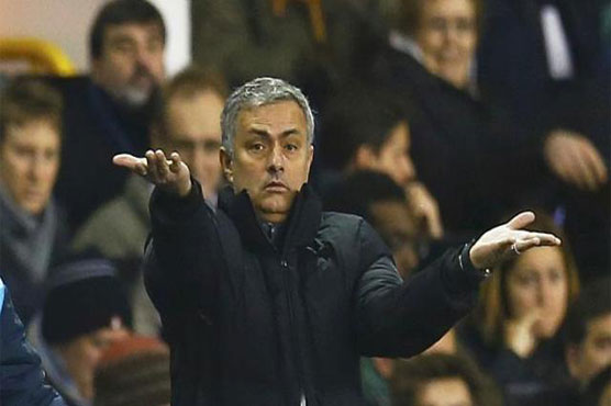 Football: Mourinho says sorry for referee criticism