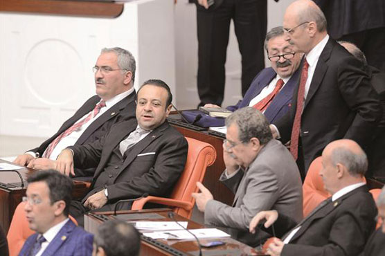 Turkey commission to rule on ex-ministers in graft scandal