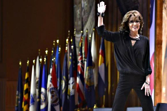 Sarah Palin photos of son stepping on dog trigger online outrage