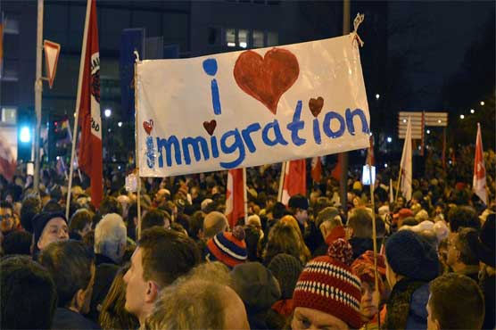 Some 30,000 Germans protest against anti-Islam rallies