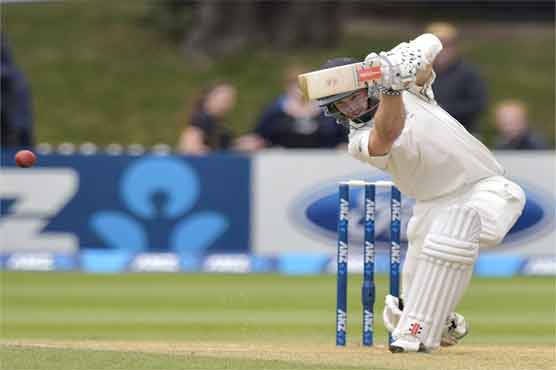 Defiant Williamson, Watling keep New Zealand alive