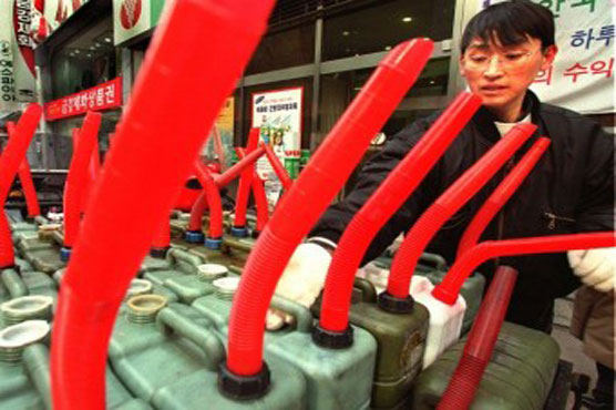 Oil extends gains in Asia