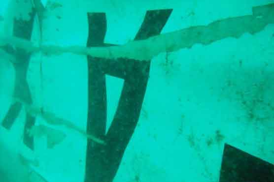 Indonesian divers struggle to reach AirAsia wreckage