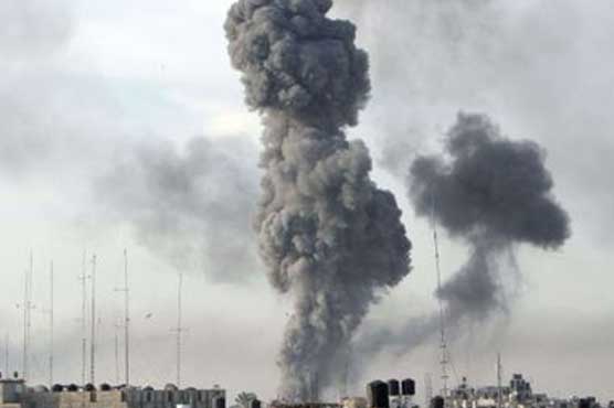 Gaza bank hit by explosion