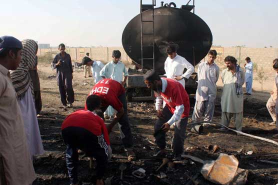 Karachi: police hunt for owner, driver of oil tanker 