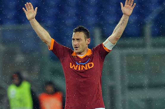 Football: Totti celebrates derby double with 'selfie'