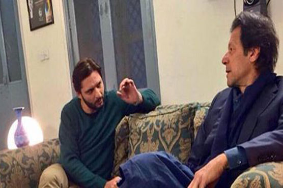 Afridi felicitates Imran, Reham on wedding