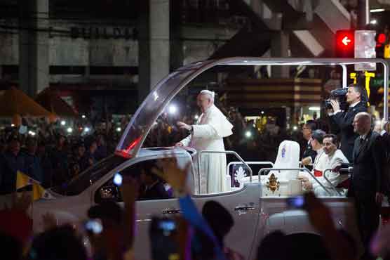 Pope in Manila slams 'scandalous social inequalities', graft 