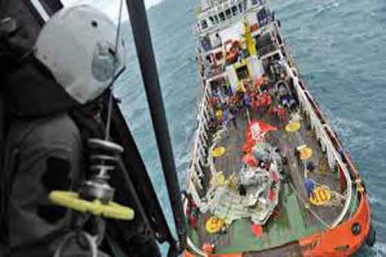 Divers make fresh bid to reach AirAsia jet main body