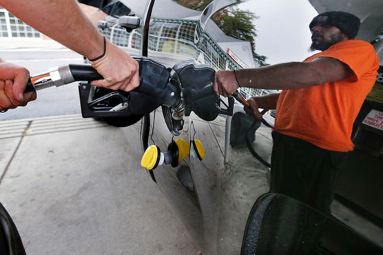 Oil prices edge lower in Asian trade