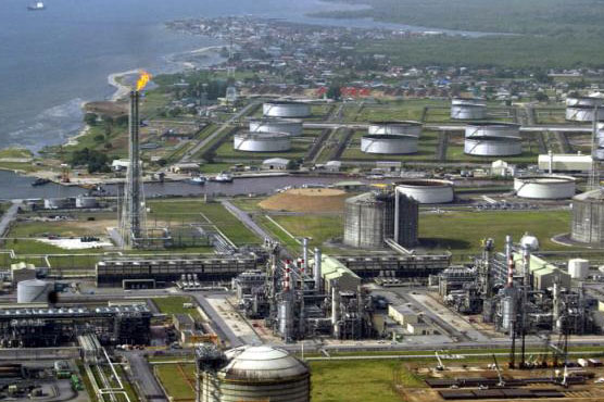 Nigeria lowers oil price ahead of presidential vote