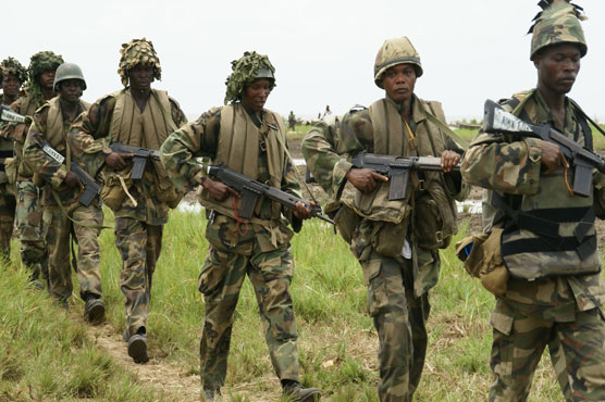 Boko Haram lets 20 Cameroon hostages go in army chase: sources