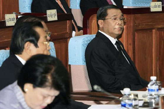 Cambodia PM urges prosecution of opposition lawmakers