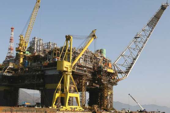 Oil starts week in negative territory