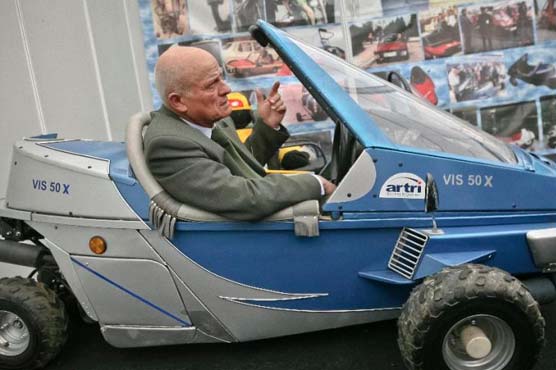 Romanian who claimed he invented world's 1st jetpack dies