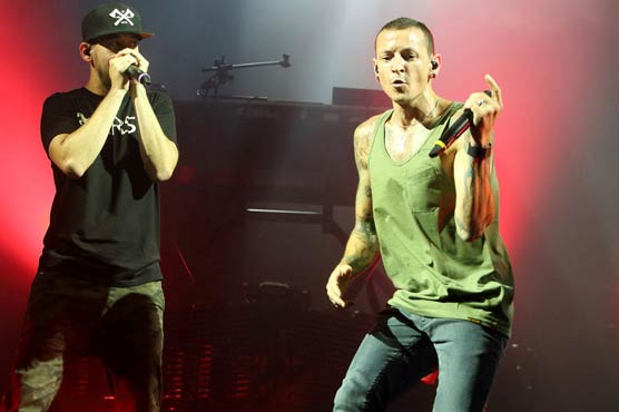 Linkin Park cancels tour after lead singer injures his leg