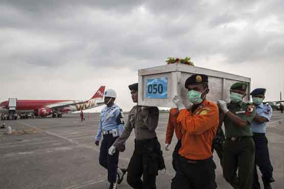 Divers find bodies belted in seats near AirAsia fuselage 