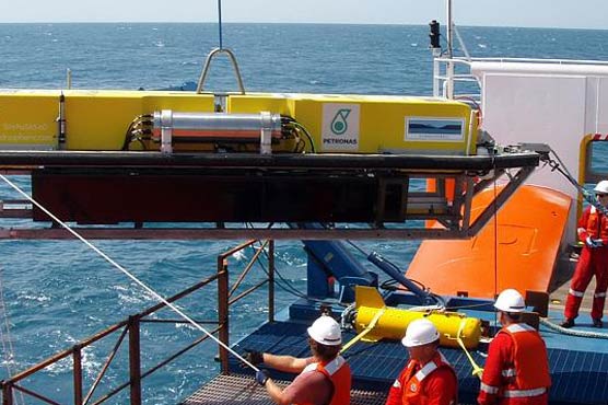 Australia calls for MH370 recovery tenders as search goes on