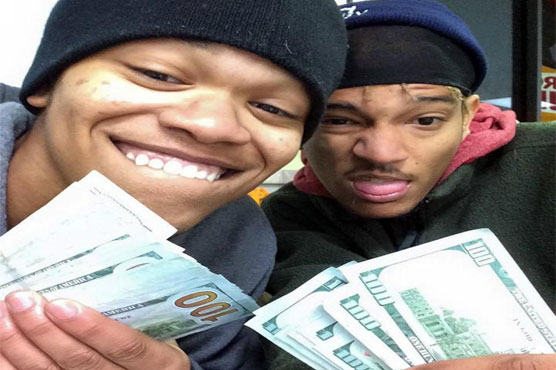 2 nabbed in iPad theft when selfies appear on owner's iCloud