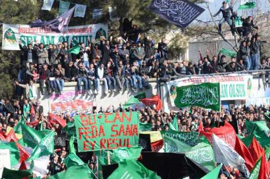 Kurds urge respect for Muslim prophet in Turkey rally