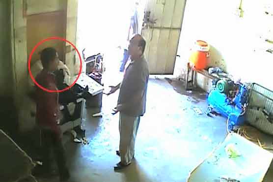 Karachi: Extortionist, two accomplices arrested