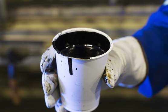 Oil prices hold near six-year lows