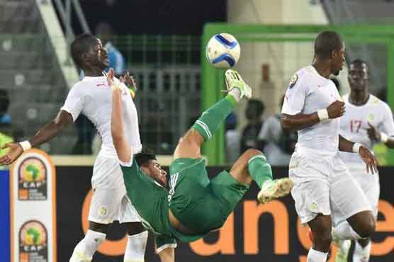 Football: Algeria win to advance at Senegal's expense