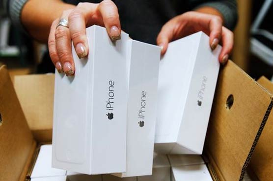 Record iPhone sales drive blowout quarter for Apple
