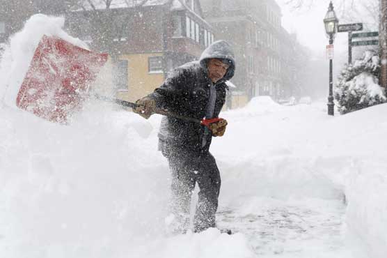 Blizzard of 2015 as snowfall disrupts life