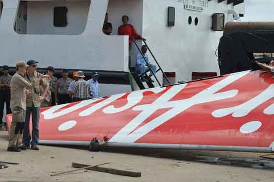Co-pilot at controls when AirAsia plane crashed: investigator