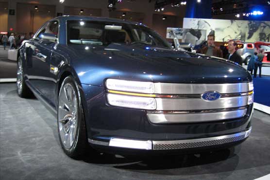 Ford beats estimates despite declines in earnings, revenue