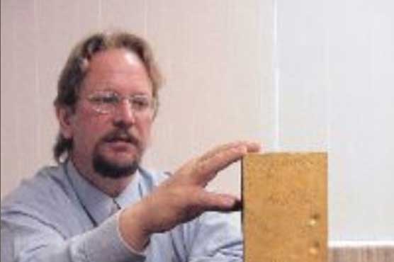 Fugitive treasure hunter says in court he is very sick