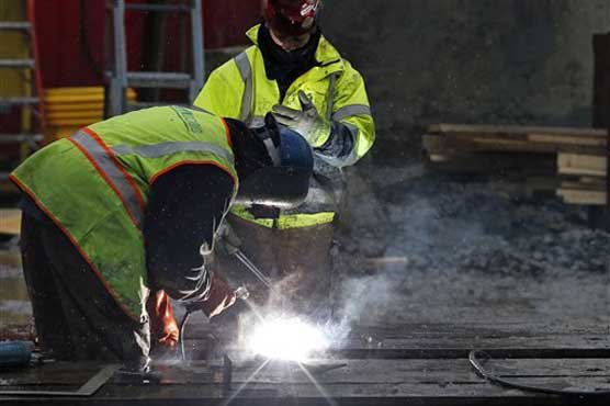 US economy slowed last quarter, but signs are pointing up