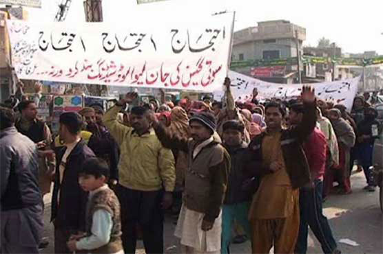 Jhang: Gas outage disrupts lives, forces residents to protest