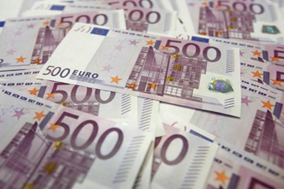 Euro holds steady after Greece defaults