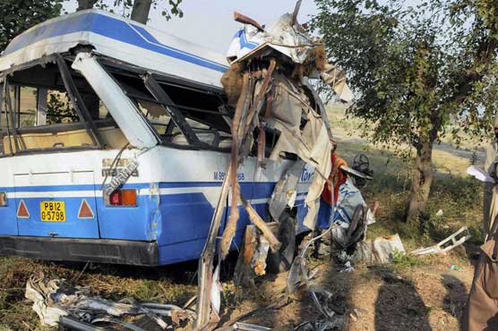 India bus crash kills 21, injures 17: media