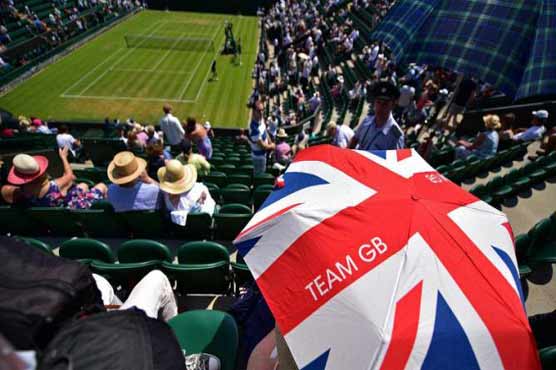 Tennis: Ball boy collapses, fans roast in record Wimbledon heat