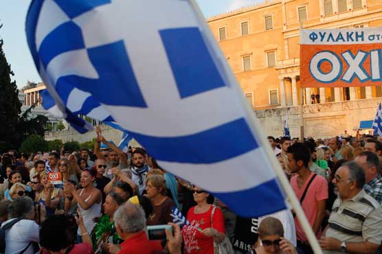 Worried Greeks slide towards 'Yes' pro-bailout vote