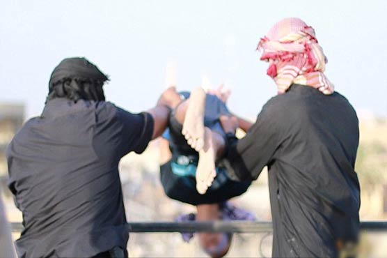 ISIS throws 4 men off balcony for ‘being gay’