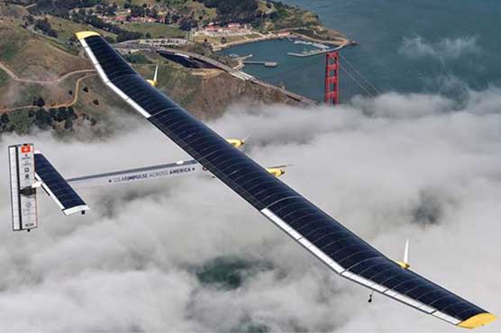 Record-breaking solar plane nears Hawaii after 'difficult' hours