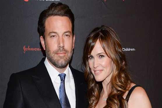 Affleck, Garner on family vacation after announcing divorce
