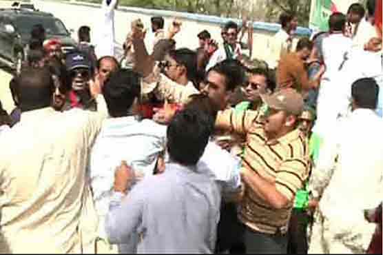 Brawl between PPP Shaheed Bhutto workers witnessed during protest in Ghotki