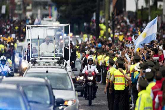 Thousands greet pope at start of South American trip 