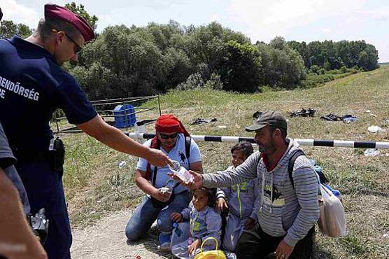 Hungary parliament approves anti-migrant fence