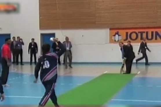 PM Nawaz visits Furuset sports hall, bowls to Norwegian PM