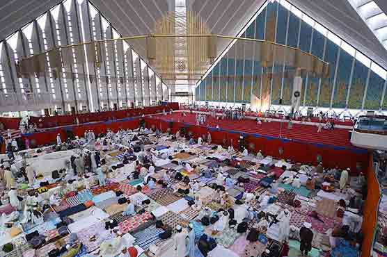 Muslims turn to mosques for itikaf as third Ashra begins