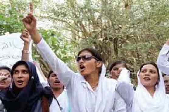 Paramedics, technical staff stage protest outside press club in Islamabad