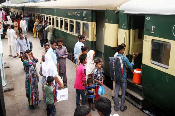 Good News: Pakistan Railways lowers fares by 30% on Eid