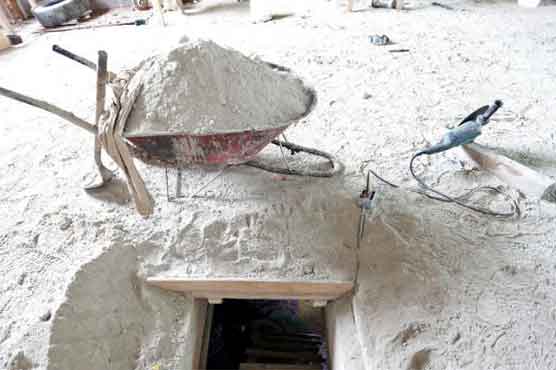 Mexico hunts for drug lord after prison tunnel escape